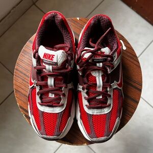 Nike Vomero 5 - Mystic Red